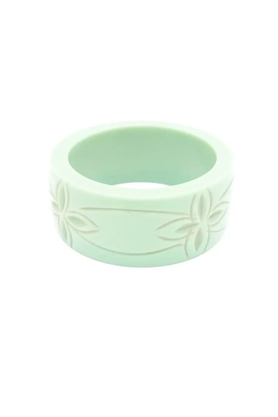 Vintage 1930s–40s Carved Mint Green Bakelite Bangle